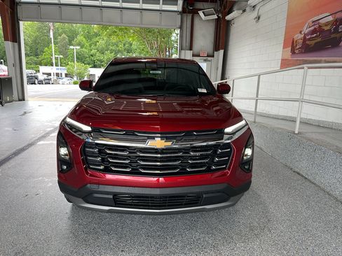New 2026 Chevrolet Equinox LT w/ Convenience Package II FWD image 2