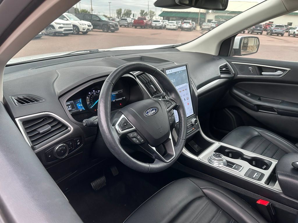 Used 2024 Ford Edge SEL w/ Convenience Package AWD/4WD image 2
