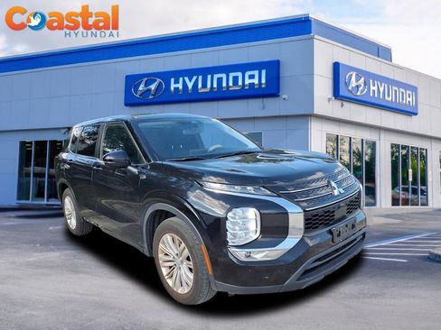 Used 2023 Mitsubishi Outlander ES image 1