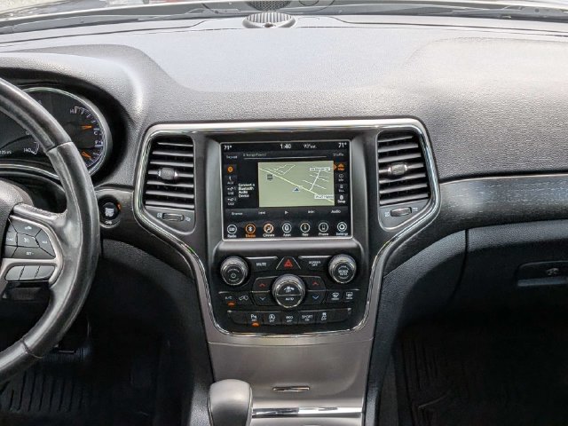 Used 2018 Jeep Grand Cherokee Laredo RWD image 18