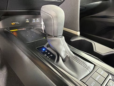 Used 2025 Toyota Camry LE w/ Convenience Package FWD image 30