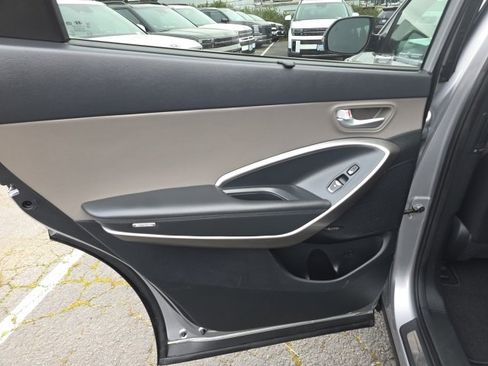 Used 2017 Hyundai Santa Fe SE image 30