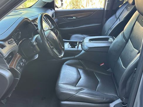 Used 2019 Cadillac Escalade ESV Luxury AWD/4WD image 39