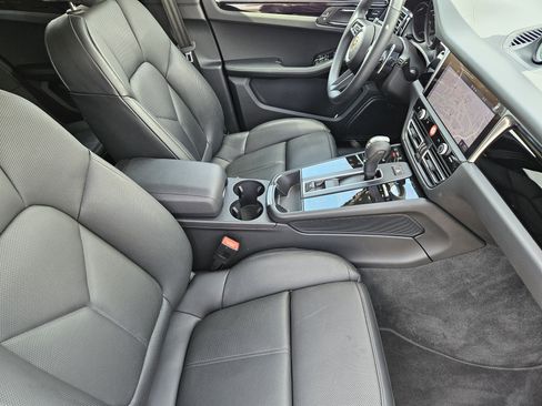 Certified 2026 Porsche Macan image 15