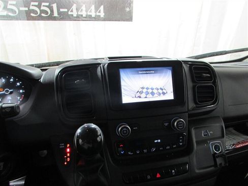 Used 2024 RAM ProMaster 2500 w/ Convenience Group image 32