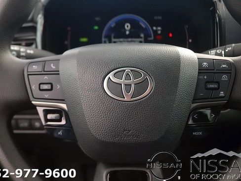 Used 2025 Toyota Camry LE image 14