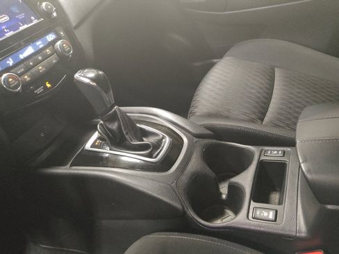 Used 2018 Nissan Rogue SV FWD image 26