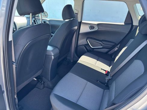 Used 2025 Kia Soul LX w/ LX Technology Package FWD image 23