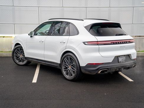 Used 2025 Porsche Cayenne image 3