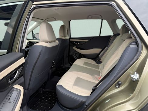 Used 2025 Subaru Outback Premium AWD/4WD image 5