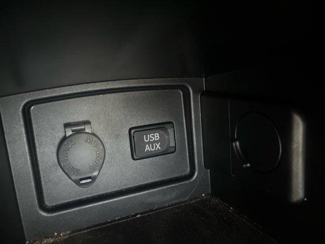 Used 2010 Toyota Camry LE FWD image 13