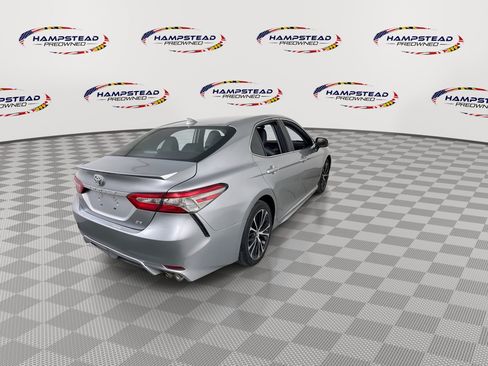 Used 2019 Toyota Camry SE w/ Convenience Package FWD image 8