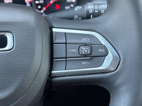 Used 2025 Jeep Compass Latitude w/ Convenience Group AWD/4WD image 36