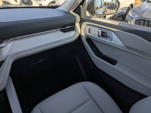 New 2026 Ford Explorer Active w/ Active Comfort Package image 20