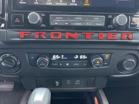 Used 2025 Nissan Frontier PRO-4X w/ Tow Package AWD/4WD image 25