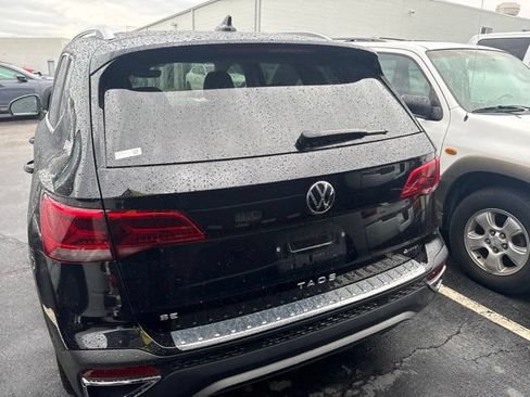 Used 2023 Volkswagen Taos SE w/ Panoramic Sunroof Package AWD/4WD image 6