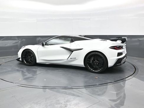 New 2026 Chevrolet Corvette Z06 w/ Z07 Performance Package RWD image 4
