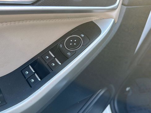 Used 2021 Ford Explorer XLT image 28