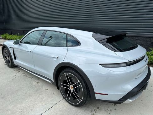 Used 2025 Porsche Taycan 4 Cross Turismo image 3