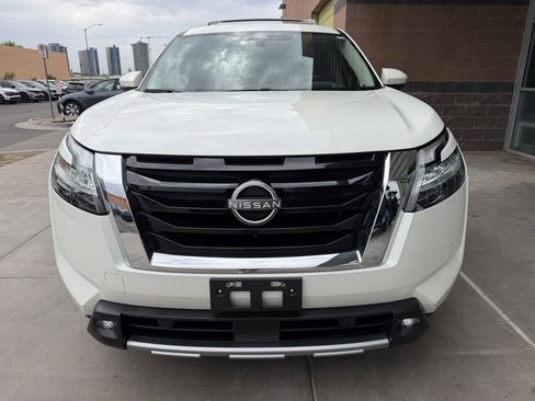 Used 2023 Nissan Pathfinder Platinum image 10