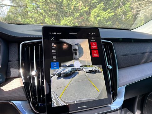 New 2026 Volvo XC90 B6 Plus w/ Protection Package Premier image 17