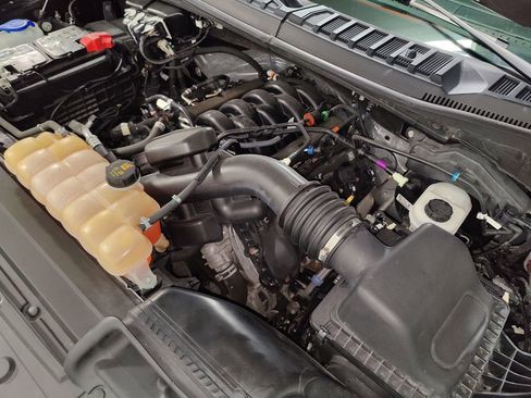 Used 2018 Ford F150 Lariat w/ Equipment Group 502A Luxury AWD/4WD image 5
