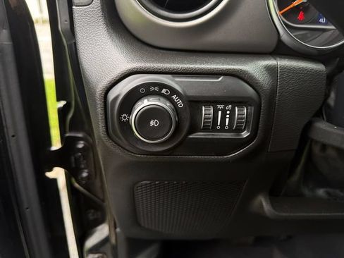 Used 2022 Jeep Wrangler Sport AWD/4WD image 17
