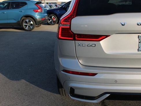 Used 2025 Volvo XC60 B5 Plus image 44
