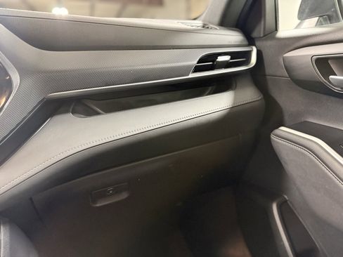 Used 2023 Toyota Highlander XSE image 18