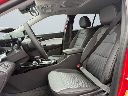 New 2026 Chevrolet Trax LT w/ Sunroof Package image 9