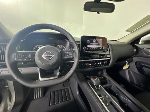 New 2025 Nissan Pathfinder SV image 11
