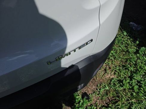 Used 2017 Jeep Renegade Limited FWD image 7