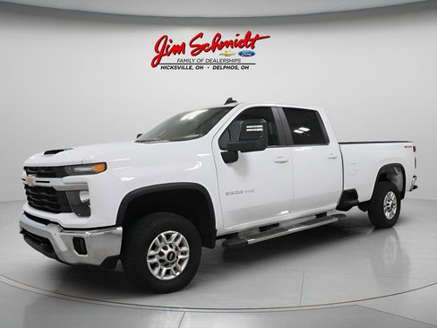 Used 2025 Chevrolet Silverado 2500 LT w/ Convenience Package AWD/4WD image 2