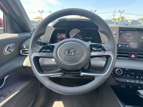 Used 2023 Hyundai Elantra SEL FWD image 11