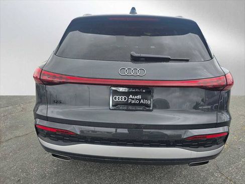 Used 2025 Audi Q5 Premium Plus w/ Premium Plus AWD/4WD image 4