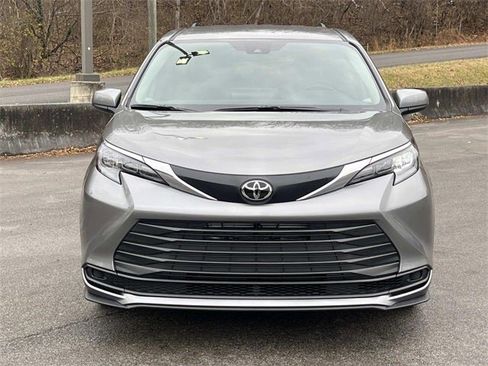 New 2026 Toyota Sienna LE image 10