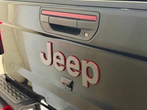 Used 2023 Jeep Gladiator Rubicon w/ Cold Weather Group AWD/4WD image 22