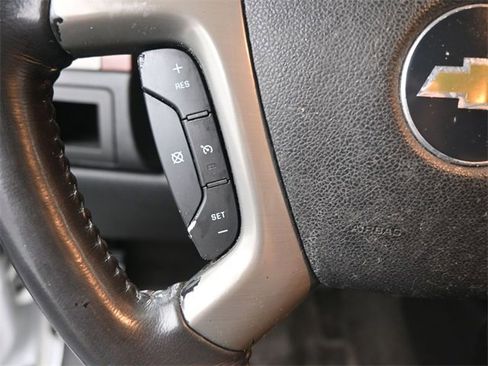 Used 2011 Chevrolet Suburban LT image 31