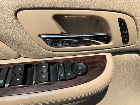 Used 2009 Cadillac Escalade AWD image 32