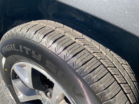 Used 2017 Jeep Cherokee Trailhawk image 14