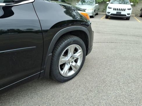 Used 2015 Toyota Highlander Limited Platinum AWD/4WD image 11