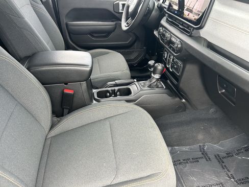 Used 2025 Jeep Wrangler Unlimited Sport AWD/4WD image 12