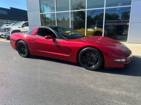 Used 2004 Chevrolet Corvette Coupe w/ Preferred Equipment Group RWD image 3