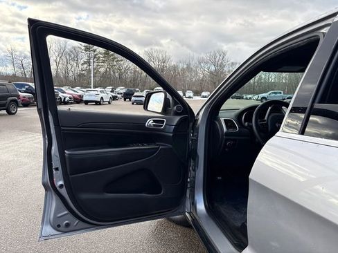 Used 2018 Jeep Grand Cherokee Laredo image 21