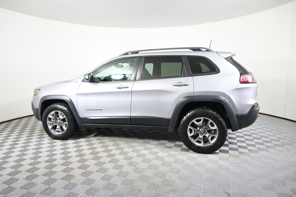 Used 2019 Jeep Cherokee Trailhawk AWD/4WD image 3