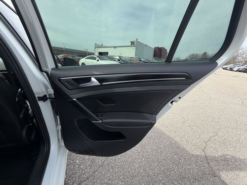 Used 2018 Volkswagen Golf R 4-Door image 24