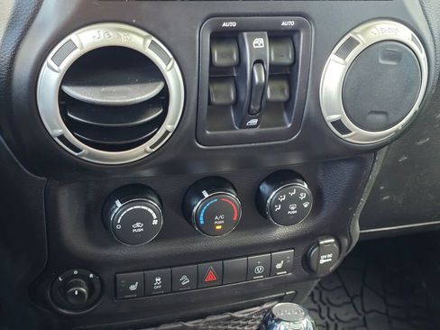 Used 2017 Jeep Wrangler Unlimited Rubicon w/ Max Tow Package image 25