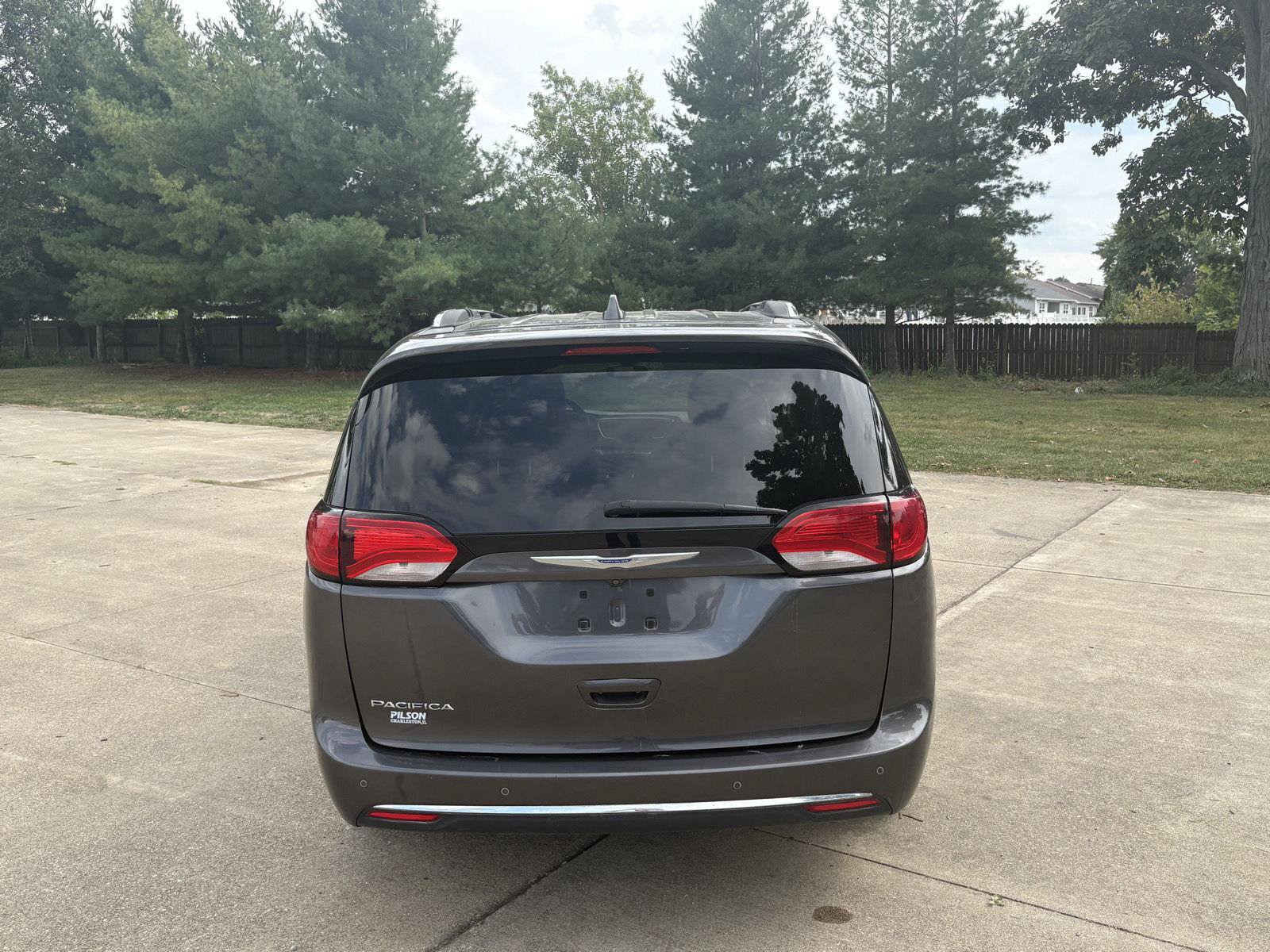 Used 2018 Chrysler Pacifica Touring-L w/ Tire & Wheel Group FWD image 25