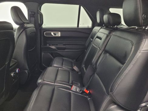 Used 2020 Ford Explorer XLT w/ Equipment Group 202A RWD image 18