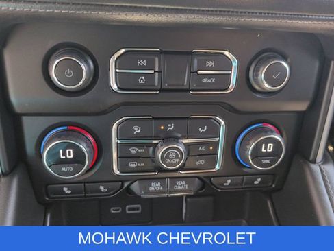 Used 2023 Chevrolet Suburban Z71 w/ Luxury Package AWD/4WD image 18